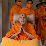 The Strength of Quietly Stepping Back: A Memorable Moment with Mahant Swami Maharaj