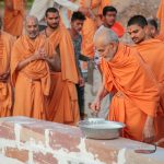 The Spiritual Power of Seva: A Memorable Moment with Mahant Swami Maharaj